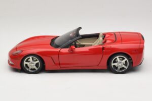 Chevrolet Corvette C6 Cabriolet Rouge AUTOart 1:18 71221 Métal Moulé — image 4 sur 8