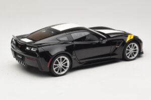 Chevrolet Corvette C7 Grand Sport Noir avec Rayures Blanches AUTOart 1:18 71273 Composite — image 3 sur 8