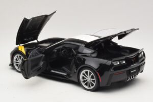 Chevrolet Corvette C7 Grand Sport Noir avec Rayures Blanches AUTOart 1:18 71273 Composite — image 5 sur 8
