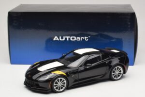 Chevrolet Corvette C7 Grand Sport Noir avec Rayures Blanches AUTOart 1:18 71273 Composite — image 8 sur 8