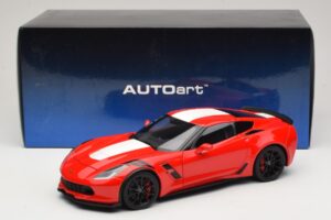Chevrolet Corvette C7 Grand Sport Rouge avec Rayures Blanches AUTOart 1:18 71274 Composite — image 8 sur 8