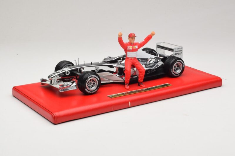 Ferrari F2004 #1 M. Schumacher Six Time World Champion 2004 Chrome Argent Hot Wheels 1:18 C7332 Métal Moulé