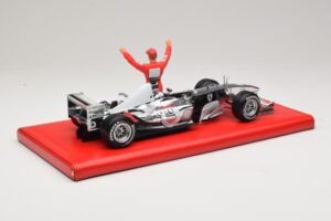 Ferrari F2004 #1 M. Schumacher Six Time World Champion 2004 Chrome Argent Hot Wheels 1:18 C7332 Métal Moulé — image 2 sur 6
