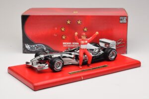 Ferrari F2004 #1 M. Schumacher Six Time World Champion 2004 Chrome Argent Hot Wheels 1:18 C7332 Métal Moulé — image 6 sur 6