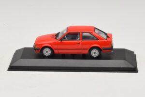 Ford Escort Mk3 3 Portes Rouge Minichamps 1:43 400085000 Métal Moulé