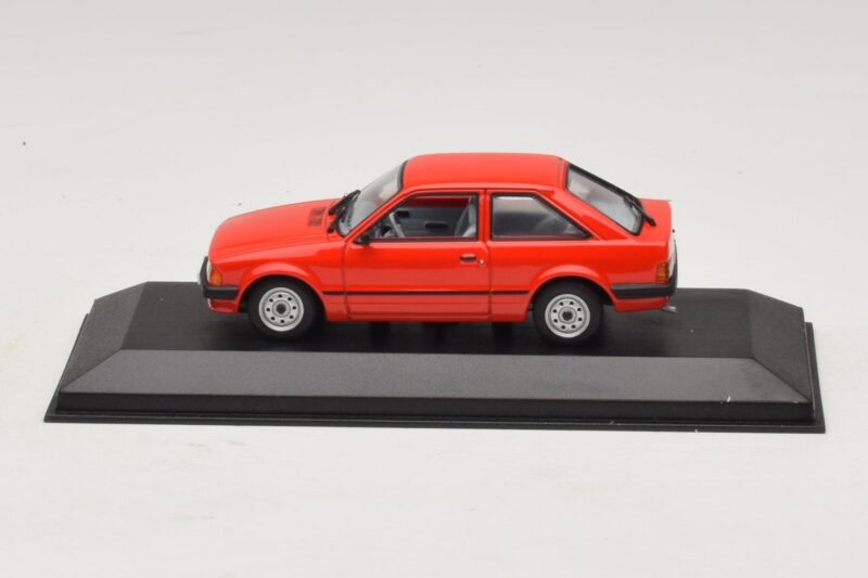 Ford Escort Mk3 3 Portes Rouge Minichamps 1:43 400085000 Métal Moulé