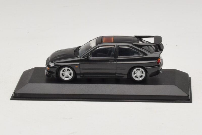 Ford Escort RS Cosworth Noir Métallisé Minichamps 1:43 430082106 Métal Moulé