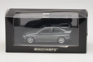 Ford Escort RS Cosworth Vert Foncé Métallisé Minichamps 1:43 430086300 Métal Moulé — image 4 sur 4