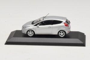 Ford Fiesta Mk7 Moondust Silver Metallic Minichamps 1:43 403088003 Métal Moulé