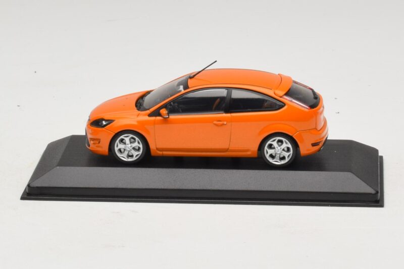 Ford Focus ST Mk2 Electric Orange Boîte de Remplacement Minichamps 1:43 Ford Focus ST Mk2 Electric Orange Boîte de Remplacement Minichamps 1:43 400087302-R1 Métal Moulé