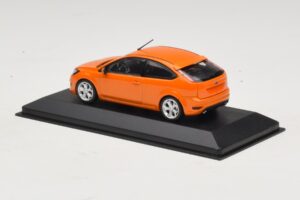 Ford Focus ST Mk2 Electric Orange Boîte de Remplacement Minichamps 1:43 400087302-R1 Métal Moulé — image 3 sur 4