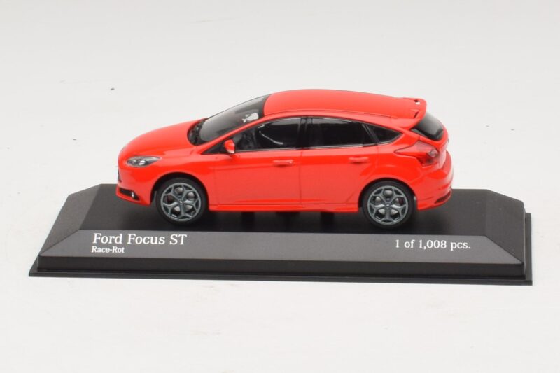 Ford Focus ST Mk3 Rouge Minichamps 1:43 Ford Focus ST Mk3 Rouge Minichamps 1:43 410081001 Métal Moulé