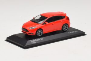 Ford Focus ST Mk3 Rouge Minichamps 1:43 410081001 Métal Moulé — image 2 sur 4