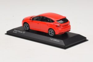 Ford Focus ST Mk3 Rouge Minichamps 1:43 410081001 Métal Moulé — image 3 sur 4