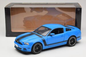 Ford Mustang Boss 302 S197 Bleu Shelby Collectibles 1:18 25414S Métal Moulé — image 8 sur 8