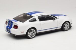Ford Shelby Cobra GT500 Concept Blanc avec Rayure Bleue AUTOart 1:18 73052 Métal Moulé — image 3 sur 8