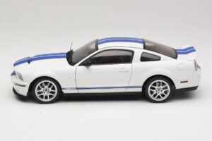 Ford Shelby Cobra GT500 Concept Blanc avec Rayure Bleue AUTOart 1:18 73052 Métal Moulé — image 4 sur 8