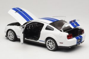 Ford Shelby Cobra GT500 Concept Blanc avec Rayure Bleue AUTOart 1:18 73052 Métal Moulé — image 5 sur 8