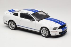 Ford Shelby Cobra GT500 Concept Blanc avec Rayure Bleue AUTOart 1:18 73052 Métal Moulé — image 6 sur 8