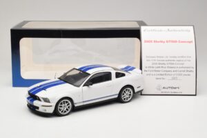 Ford Shelby Cobra GT500 Concept Blanc avec Rayure Bleue AUTOart 1:18 73052 Métal Moulé — image 8 sur 8
