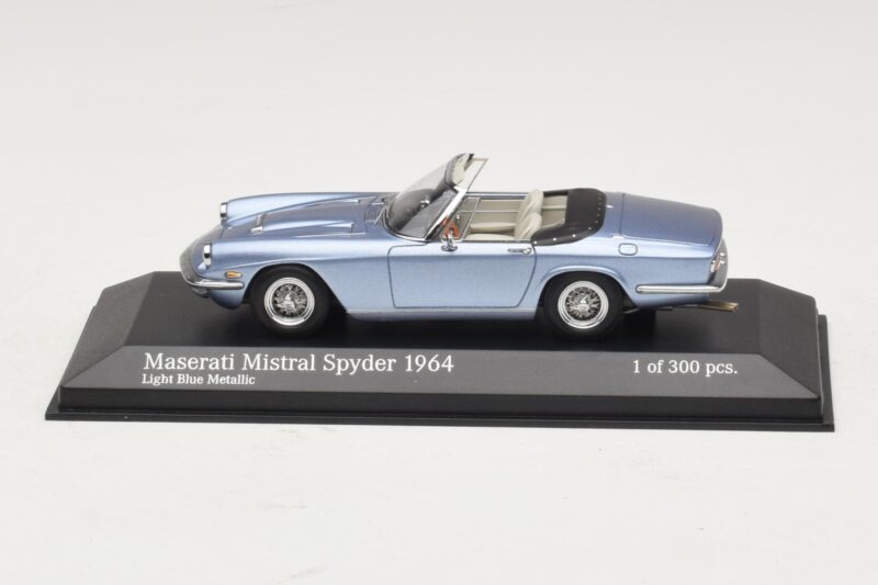 Maserati Mistral Spyder Light Blue Metallic Minichamps 1:43 Maserati Mistral Spyder Light Blue Metallic Minichamps 1:43 437123432 Métal Moulé