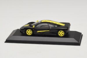 McLaren F1 Noir Avec Rayures Jaunes Minichamps 1:43 MCLAREN004 Métal Moulé — image 3 sur 4