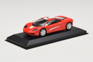 McLaren F1 Rouge Avec Rayures Blanches Minichamps 1:43 MCLAREN005 Métal Moulé