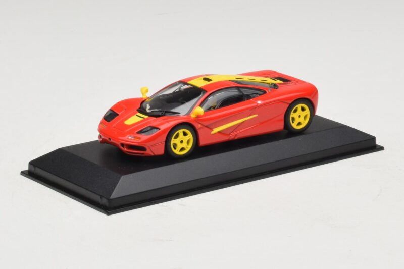 McLaren F1 Rouge Avec Rayures Jaunes Minichamps 1:43 MCLAREN006 Métal Moulé