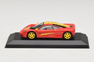 McLaren F1 Rouge Avec Rayures Jaunes Minichamps 1:43 MCLAREN006 Métal Moulé — image 3 sur 4