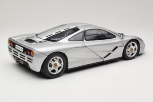 McLaren F1 Argent Minichamps 1:12 530133123 Métal Moulé — image 3 sur 8