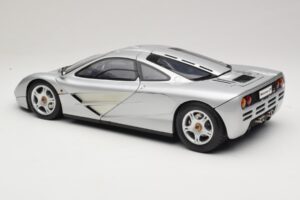 McLaren F1 Argent Minichamps 1:12 530133123 Métal Moulé — image 7 sur 8