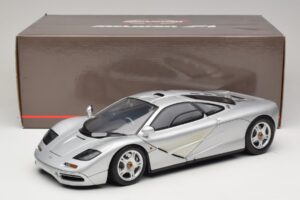 McLaren F1 Argent Minichamps 1:12 530133123 Métal Moulé — image 8 sur 8