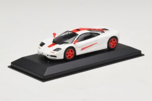 McLaren F1 Blanc Avec Rayures Rouges Minichamps 1:43 MCLAREN003 Métal Moulé