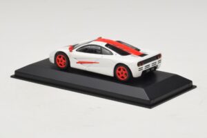 McLaren F1 Blanc Avec Rayures Rouges Minichamps 1:43 MCLAREN003 Métal Moulé — image 2 sur 4