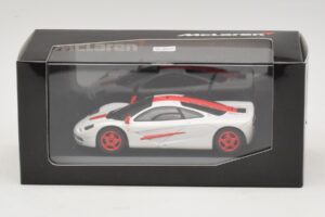 McLaren F1 Blanc Avec Rayures Rouges Minichamps 1:43 MCLAREN003 Métal Moulé — image 3 sur 4