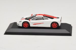 McLaren F1 Blanc Avec Rayures Rouges Minichamps 1:43 MCLAREN003 Métal Moulé — image 4 sur 4