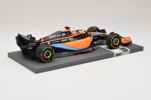 McLaren MCL36 #3 D. Ricciardo Bahrain GP 2022 Minichamps 1:18 537221803 Métal Moulé — image 6 sur 7