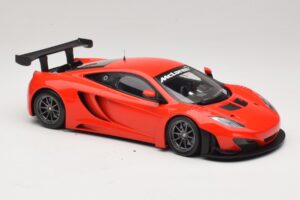 McLaren MP4-12C GT3 Rouge 2013 Minichamps 1:18 151121392 Métal Moulé — image 4 sur 6