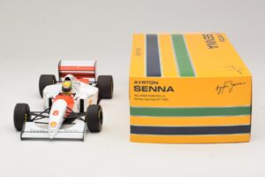 McLaren MP4/8 Ford #8 A. Senna Winner Japanese GP 1993 Minichamps 1:18 540931878 Métal Moulé — image 3 sur 7