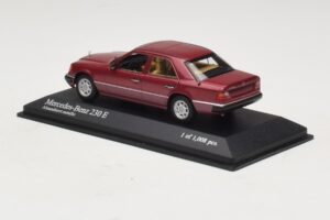 Mercedes 230E W124 Rouge Métallisé Minichamps 1:43 400037001 Métal Moulé — image 3 sur 4