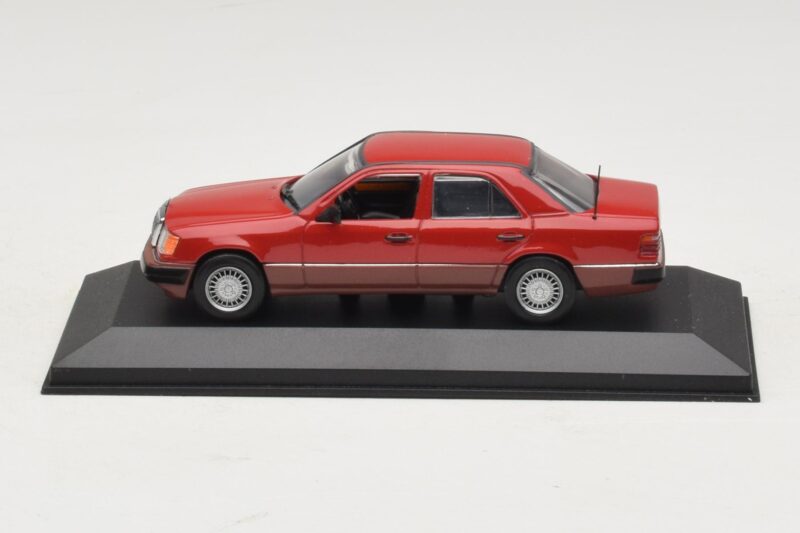 Mercedes 300D W124 Turbo Rouge Minichamps 1:43 3210 Métal Moulé
