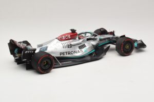 Mercedes AMG Petronas W13 E Performance #63 G. Russell Spanish GP 2022 Minichamps 1:18 110220063 Métal Moulé — image 2 sur 7