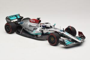 Mercedes AMG Petronas W13 E Performance #63 G. Russell Spanish GP 2022 Minichamps 1:18 110220063 Métal Moulé — image 4 sur 7