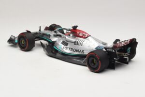Mercedes AMG Petronas W13 E Performance #63 G. Russell Spanish GP 2022 Minichamps 1:18 110220063 Métal Moulé — image 5 sur 7