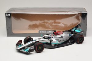 Mercedes AMG Petronas W13 E Performance #63 G. Russell Spanish GP 2022 Minichamps 1:18 110220063 Métal Moulé — image 6 sur 7