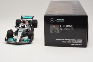 Mercedes AMG Petronas W13 E Performance #63 G. Russell Spanish GP 2022 Minichamps 1:18 110220063 Métal Moulé — image 7 sur 7