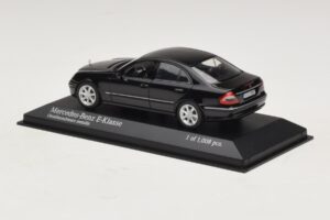 Mercedes E-Class W211 Noir Métallisé Minichamps 1:43 400036001 Métal Moulé — image 3 sur 4