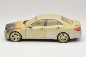 Mercedes E-Class W212 Brûlée Dubaï Voiture D'art Minichamps 1:18 MB008 Métal Moulé — image 3 sur 6