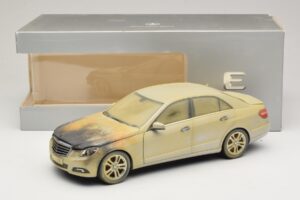 Mercedes E-Class W212 Brûlée Dubaï Voiture D'art Minichamps 1:18 MB008 Métal Moulé — image 6 sur 6