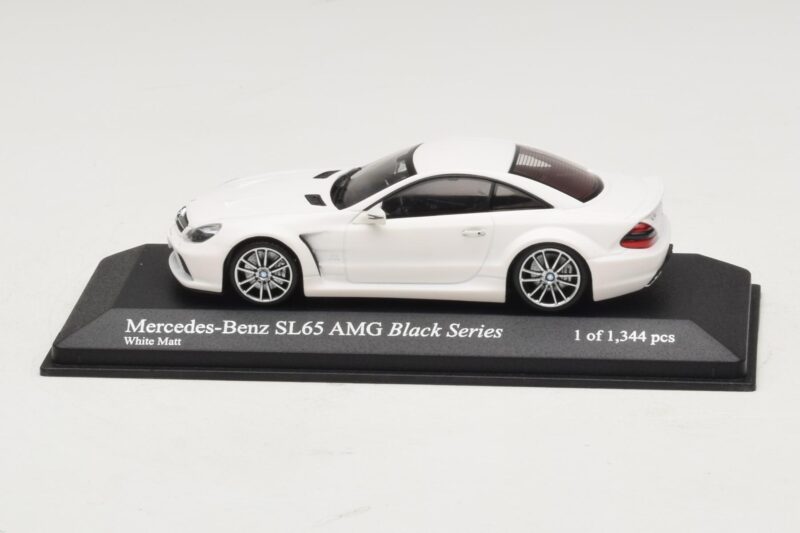 Mercedes SL65 AMG R230 Black Series Blanc Mat Minichamps 1:43 Mercedes SL65 AMG R230 Black Series Blanc Mat Minichamps 1:43 400038222 Métal Moulé